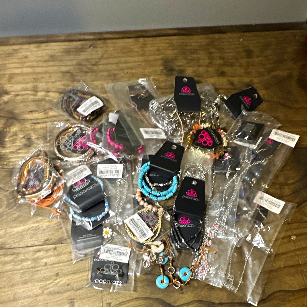 Paparazzi Women's Jewelry Lot Necklace Bracelet Earrings Multicolor 20+ pcs